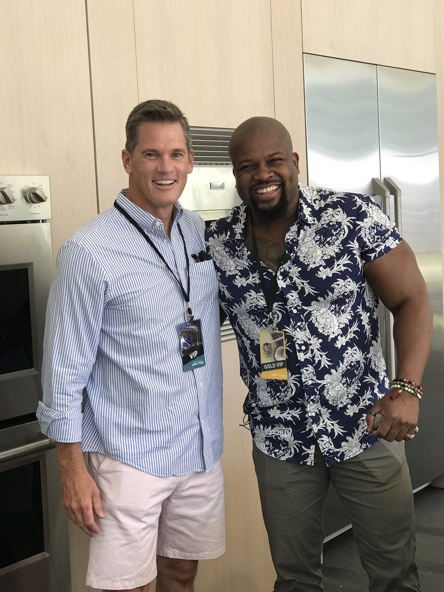TedKoppyNBC's tweet photo. What a great day to celebrate the best in CT food &amp; drink, and kudos all those here working to raise money for Food Rescue US! 
#GWFF #NBCCT https://t.co/OJubXtv1US