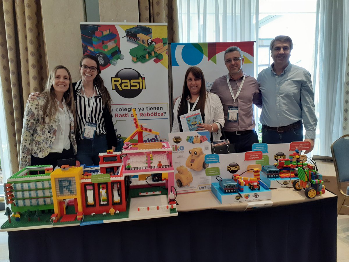 ComplejoEdu's tweet photo. Nuestras autoridades en el #congresoaiepba junto a la gente de @RastiArg #rastieduca que nos acompaña en nuestro proyecto educativo. https://t.co/bzEodFxmRq