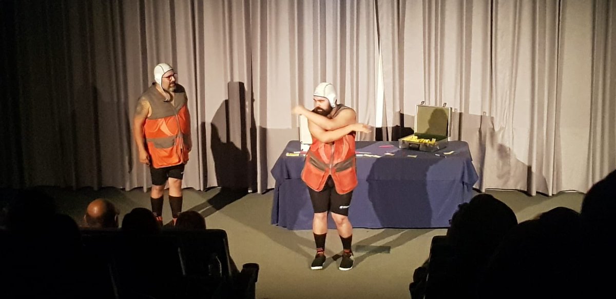 FestImproOnda's tweet photo. 'Bomba cítrica’, de la compañía Bomba cítrica, ha puesto esta medionoche en #Onda la guinda escénica a la jornada de este sábado del festival. 
#FestImproOnda #FIVO2019 https://t.co/fJcE4nJ7jI
