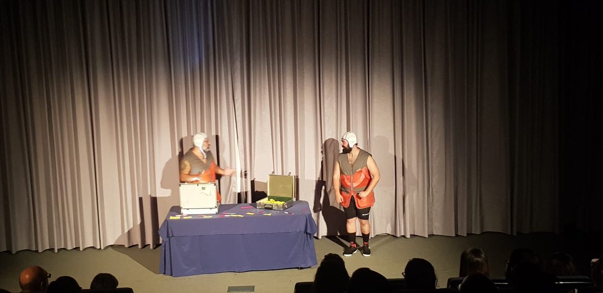 FestImproOnda's tweet photo. 'Bomba cítrica’, de la compañía Bomba cítrica, ha puesto esta medionoche en #Onda la guinda escénica a la jornada de este sábado del festival. 
#FestImproOnda #FIVO2019 https://t.co/fJcE4nJ7jI