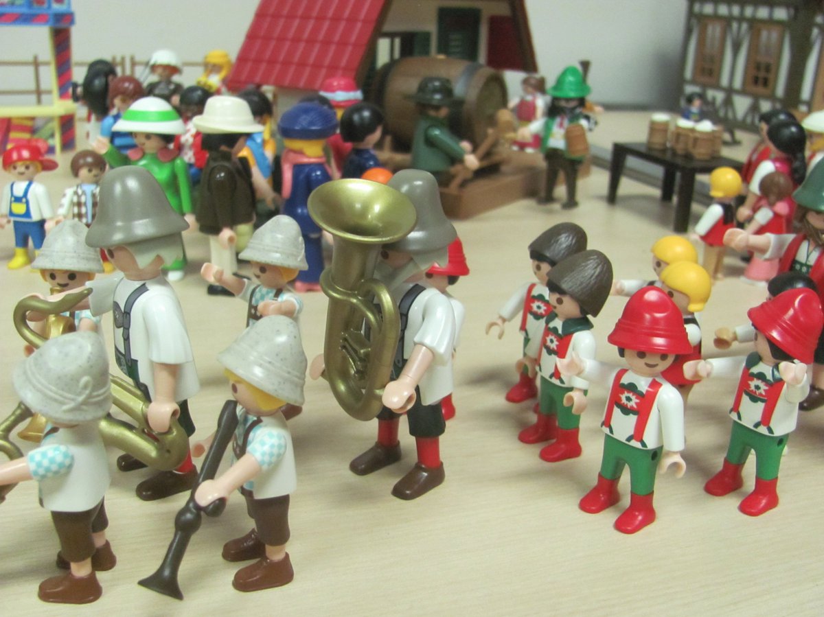 Saskatoon_GJFD's tweet photo. Celebrating the kick-off of the Münchener Oktoberfest this Sept 21st, with our @playmobil miniature world of rides and the Trachtenzug, the big parade of many bands and culture groups in traditional dress. https://t.co/sZQRCfXqMg