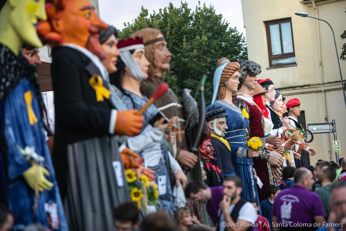 AjSCFarners's tweet photo. La metereologia ens ha respectat la tarda de dissabte i les colles geganteres han pogut fer un recorregut més curt però que hem pogut disfrutar, sobretot els més petits #FMSCF19 https://t.co/H5EK6qqLrN