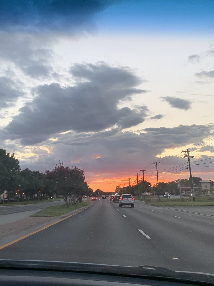 BellaAragon_'s tweet photo. i’ve been taking pics of the sunrise/set and i wanted to share them cuz pretty https://t.co/WZy3LVjITK