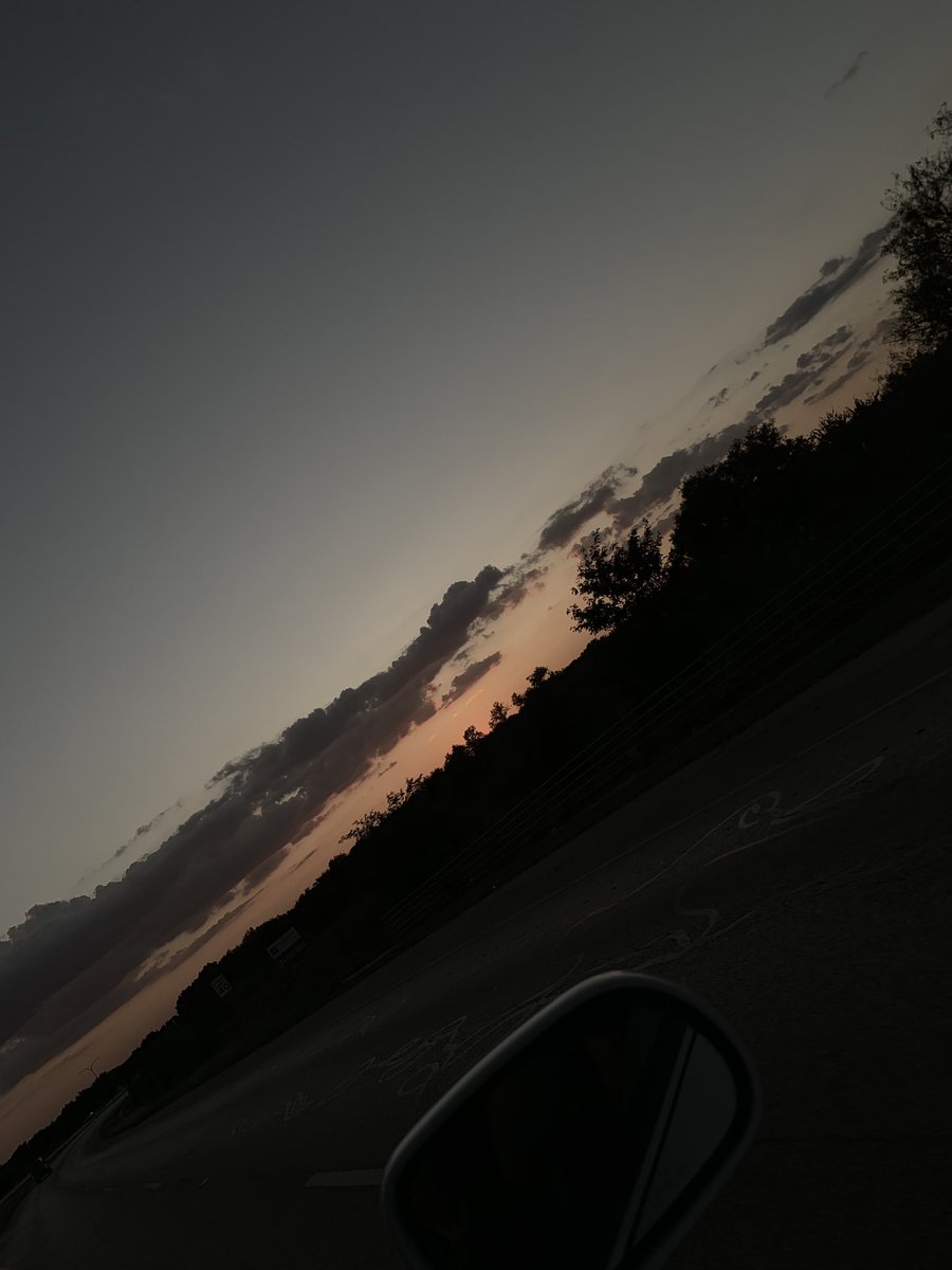 BellaAragon_'s tweet photo. i’ve been taking pics of the sunrise/set and i wanted to share them cuz pretty https://t.co/WZy3LVjITK