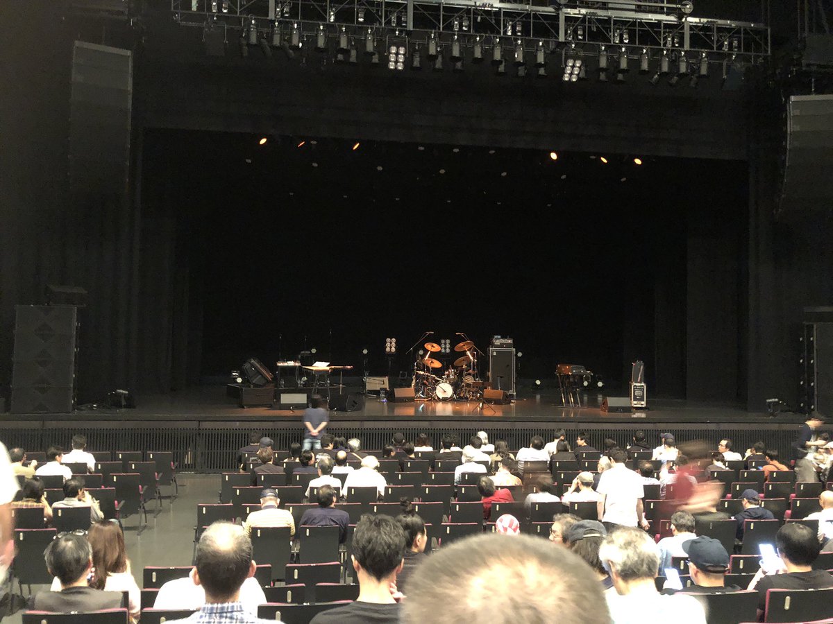 BotchyBotchy's tweet photo. 昨日六本木でマグマのライブはすごいトリップでした! 半端ない演奏でした。こんなパワフル音楽は魔法ですよね！2時間の演奏の後スタンディングオベーションなので、このトリップ私だけではなかった気がした。アンコールはDeFuturaでした, 20分間。StellaとChristianと皆さんありがとう！#magmalive https://t.co/mI7xZoh0mf