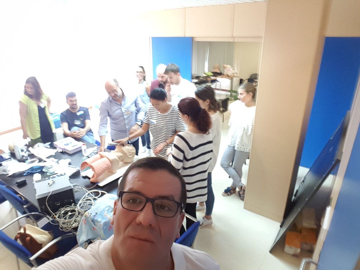 fabimdmf's tweet photo. #HcSimWeek19 RCP-Manejo de VA- Paciente Crítico-Llamada de Emergencia. #simulaciónclínica con Rs de Familia de #Navalmoral y #Plasencia. ¡GRACIAS! por permitirme Conversaciones Efectivas y explorar esas expectativas y sentimientos @SimulacionUFV #DocenciaMédica #DocenciaEnfermera https://t.co/h0U28sWYGs
