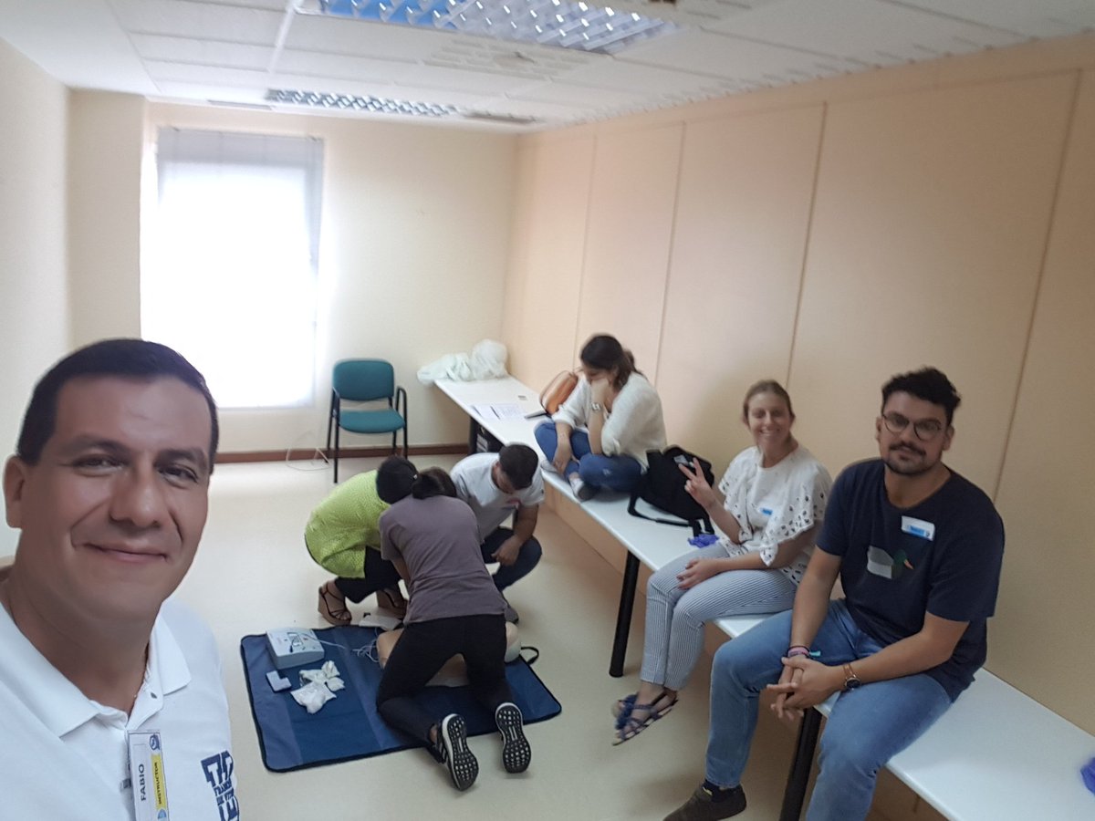 fabimdmf's tweet photo. #HcSimWeek19 RCP-Manejo de VA- Paciente Crítico-Llamada de Emergencia. #simulaciónclínica con Rs de Familia de #Navalmoral y #Plasencia. ¡GRACIAS! por permitirme Conversaciones Efectivas y explorar esas expectativas y sentimientos @SimulacionUFV #DocenciaMédica #DocenciaEnfermera https://t.co/h0U28sWYGs