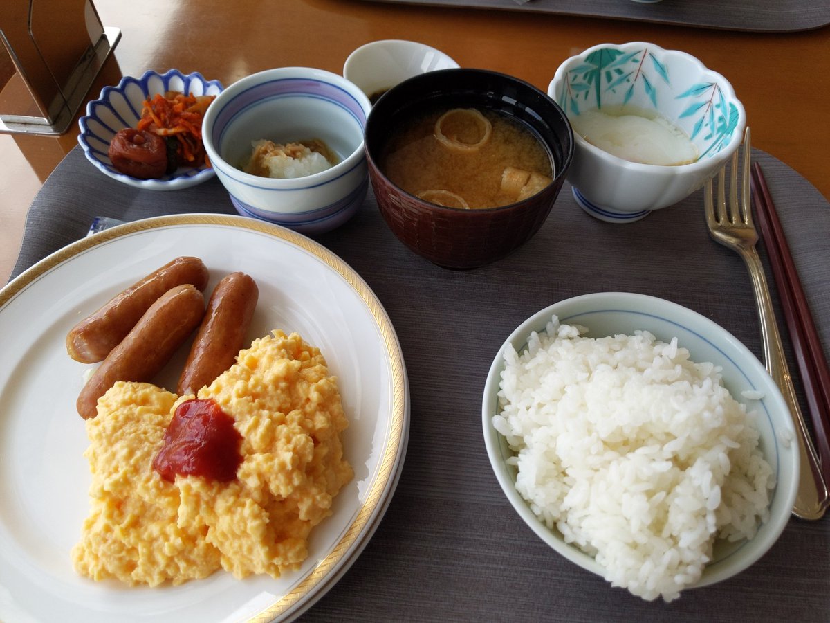 オタク見ながら朝ごはん。 