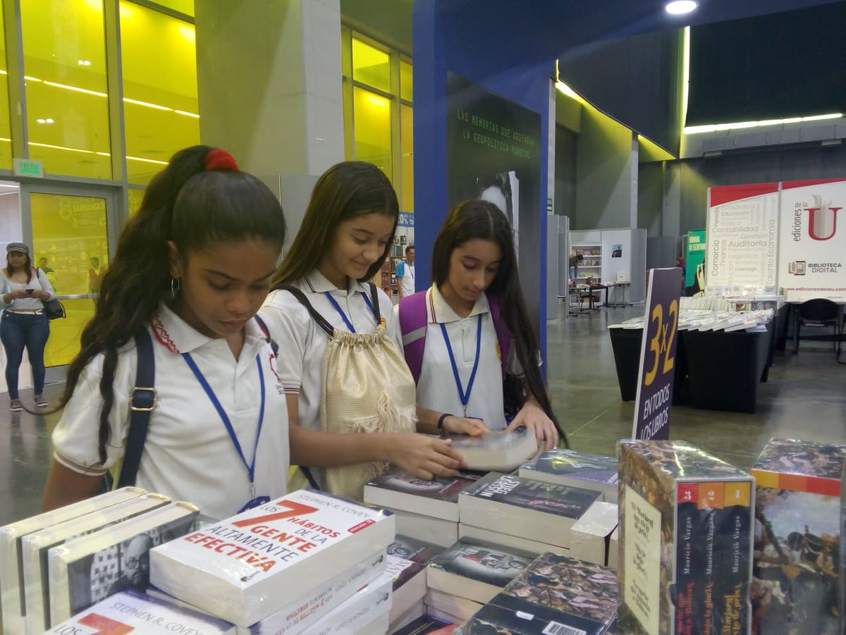 ManjarresMonik's tweet photo. "Mil voces y mil libros"para los lectores de @iedcampito  en #LIBRAQ2019 @SEDBarranquilla https://t.co/WXPzJz2iIu