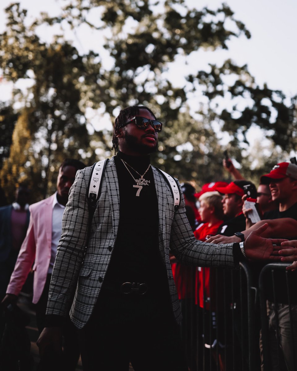 GeorgiaFootball's tweet photo. Dawg Walk 🐶

#GoDawgs #NDvsUGA https://t.co/xCRZq8EMzc