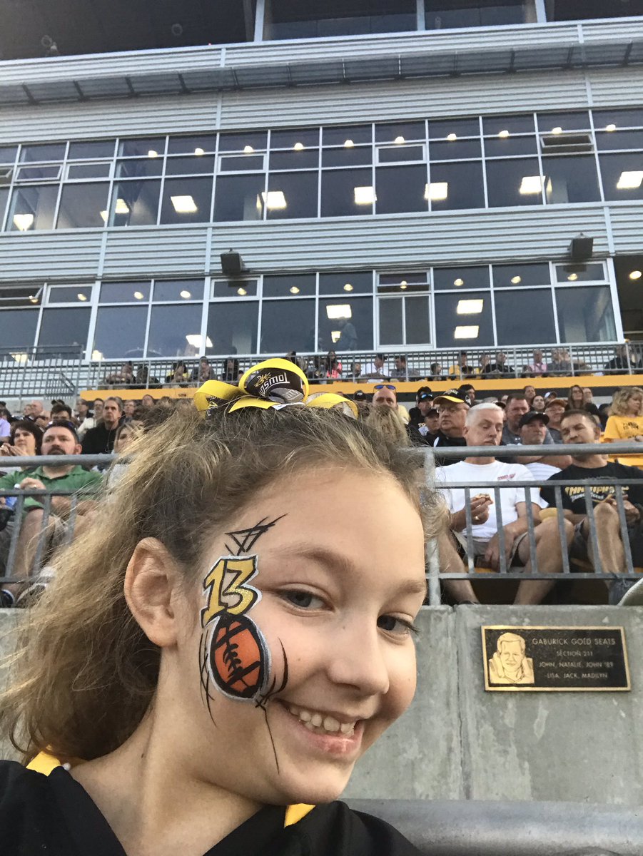 EEEMrGreen's tweet photo. @Shane_Simpson18 still #1 in her heart!  Go Tigers! #TigerSelfie https://t.co/d3zPYJtp52