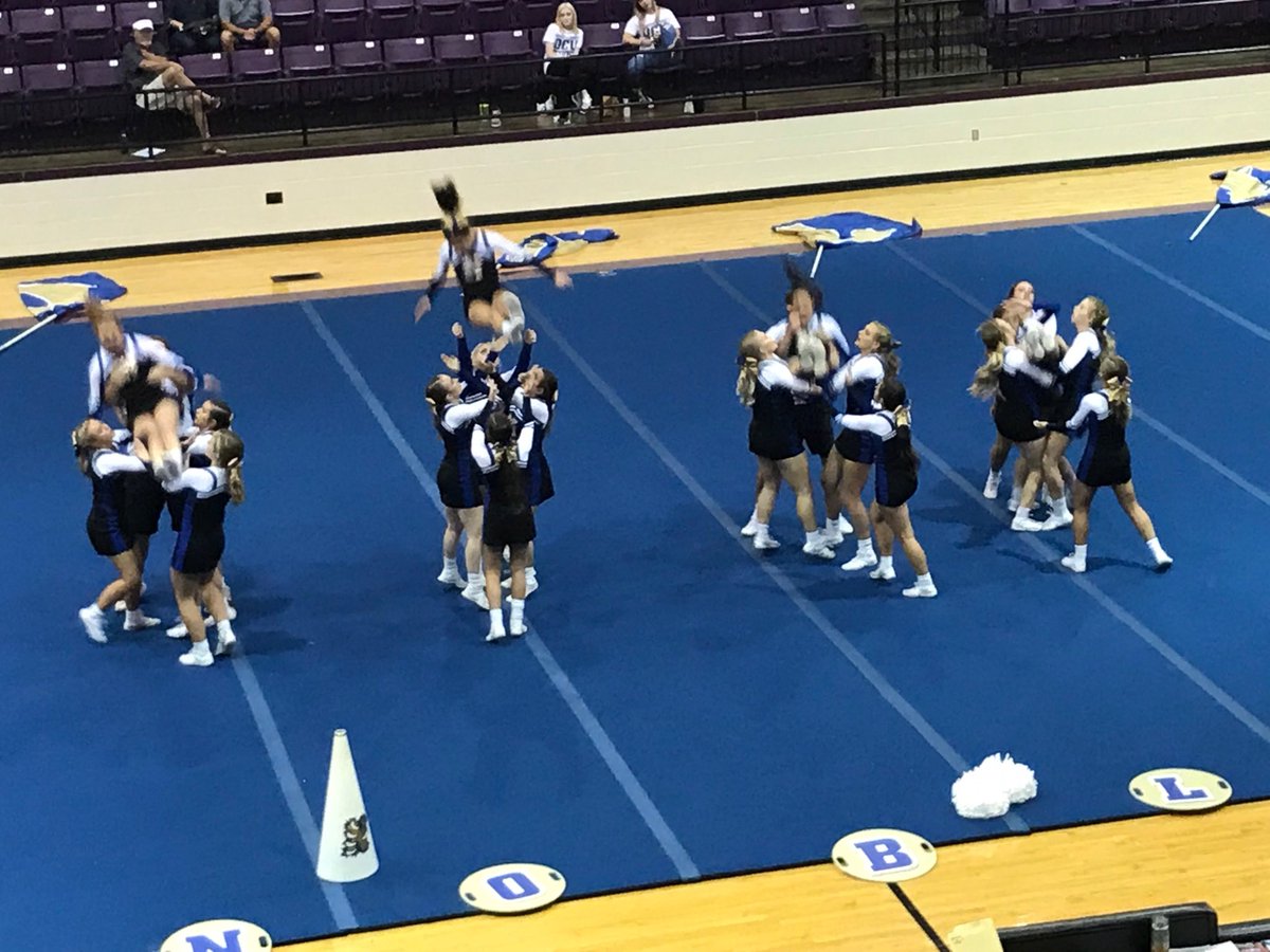 tsmithnoble1's tweet photo. Noble High School Cheer competing at regionals.  Way to represent! #GoBears https://t.co/92QUfv4XnX