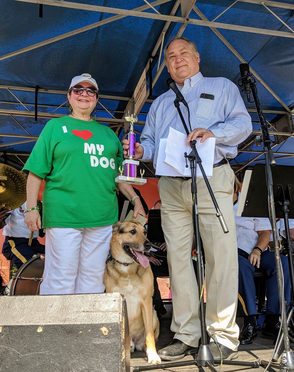Marc_Elrich's tweet photo. Great turnout today for #BurtonsvilleParade2019 and @BurtonsvilleDay. I also got to hand out trophies to the best float and performance in the parade. https://t.co/C5ESS7Qfus