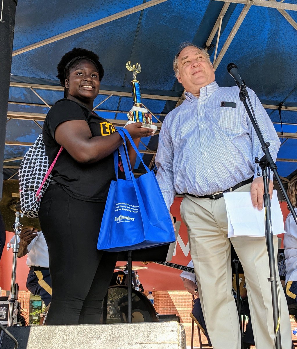 Great turnout today for #BurtonsvilleParade2019 and <a href="/BurtonsvilleDay/">Burtonsville Day</a>. I also got to hand out trophies to the best float and performance in the parade.