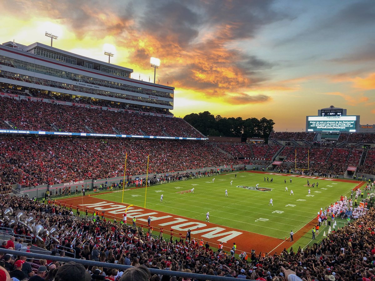 PackAthletics's tweet photo. Ohhhhh. 

So THESE are the night games everyone has been talking about. https://t.co/ebCRVS0ZTf