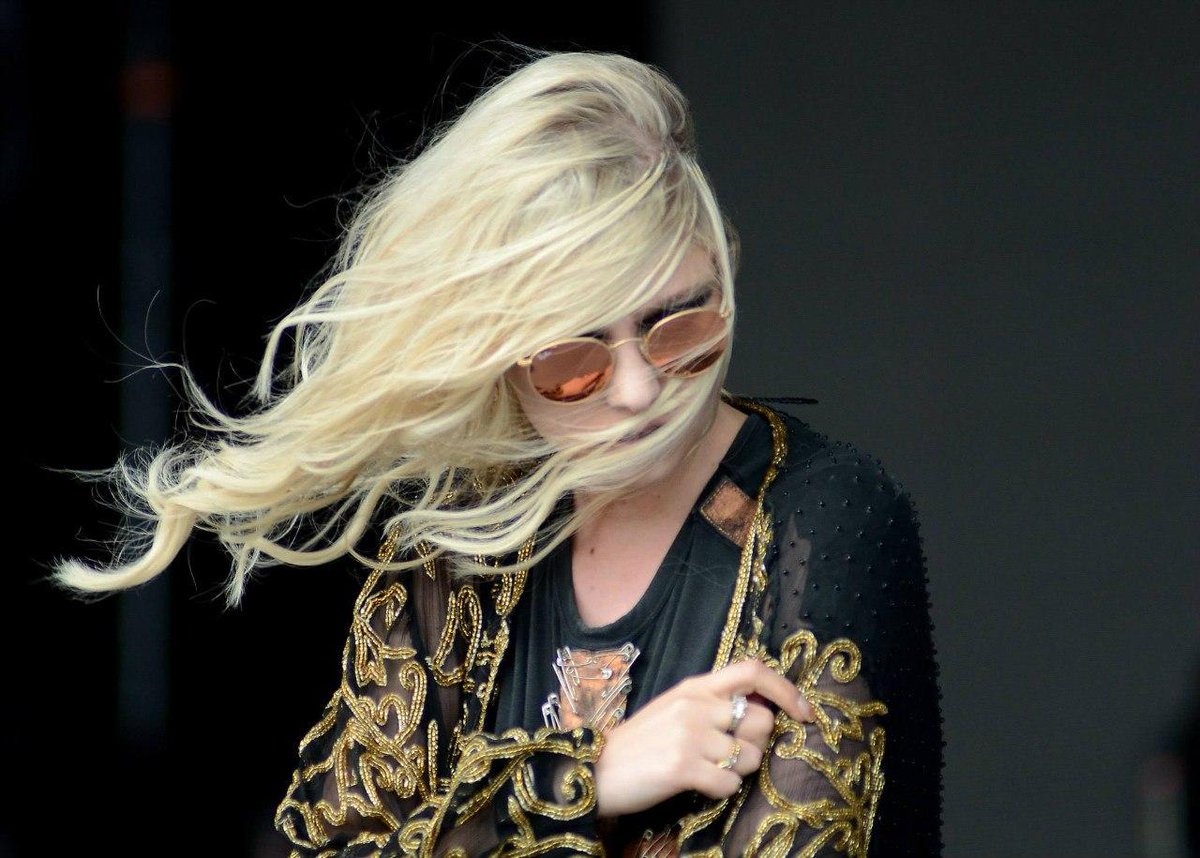 moreblack666's tweet photo. #taylormomsen #theprettyreckless #goingtohelltour https://t.co/h44lVsdkYP