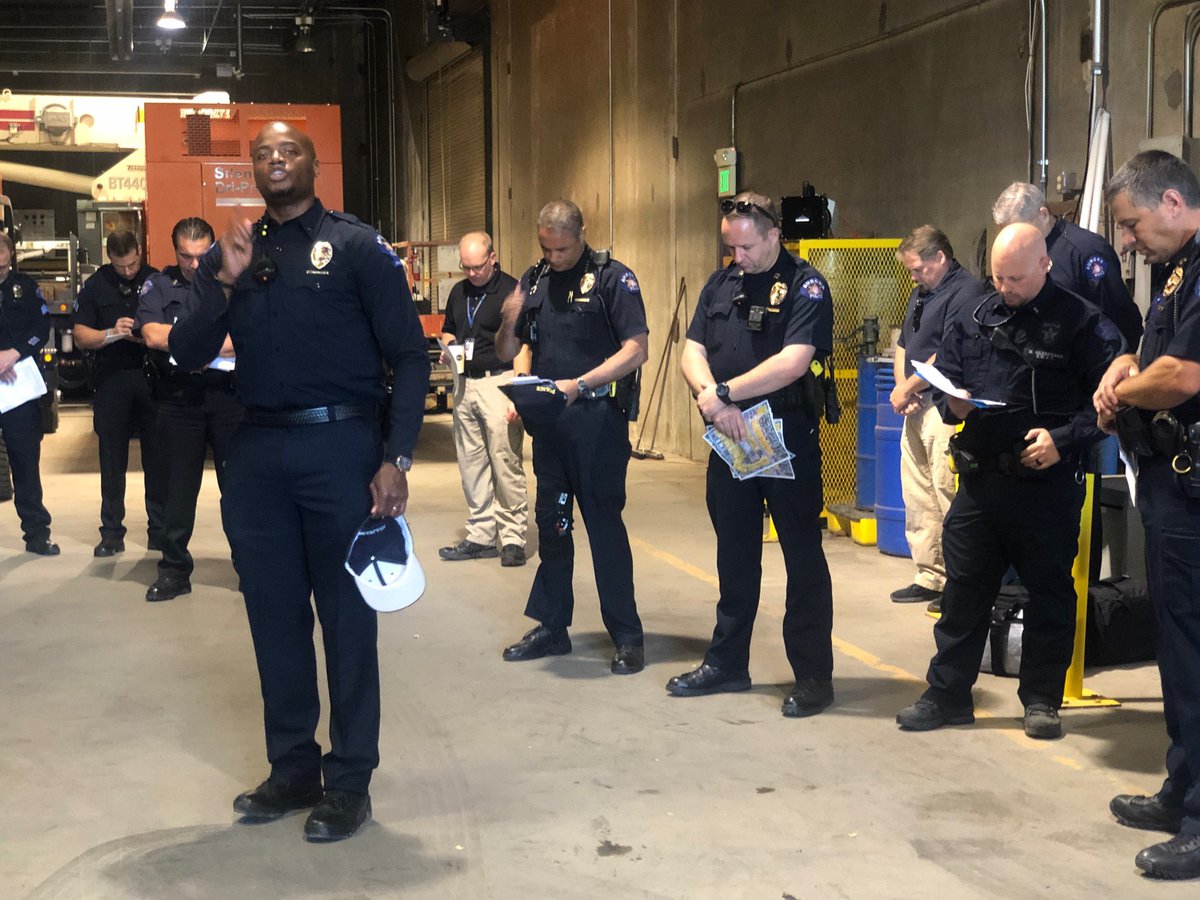 Code4Metz's tweet image. Thank U @AuroraPD &amp;amp; agencies listed below for incredible professionalism &amp;amp; readiness. So proud to work w/you! ALSO, huge shout out to organizers from both viewpoints who committed to a peaceful &amp;amp; lawful event. We appreciate you! Chaplain Bargaineer leading us in pre-event prayer.