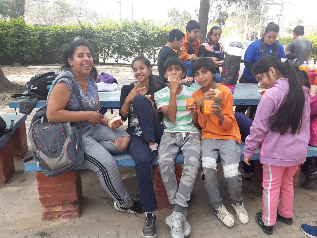 Actividades por el dia del estudiantes en el Complejo deportivo municipal de J.V.G