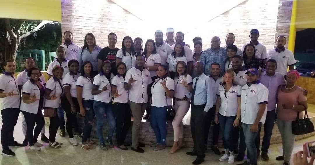 FranklinRod77's tweet photo. SANTO DOMINGO OESTE: Nuestro líder @LeonelFernandez se encuentra en VALVERDE, y nosotros concluimos de juramentar las y los coordinadores barriales de IMPULSA en la Circunscripción 4 de SDO. 

IMPULSA es indetenible. No se cansa. Ni descansa.

@rd_impulsa.

SIEMPRE POSITIVO. DAT https://t.co/Auoo4AEj5o