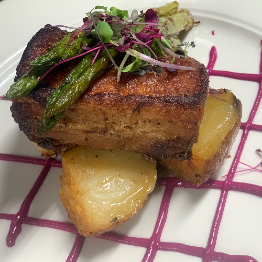 Kriconyc's tweet photo. Crispy Porkbelly, Roasted Red Bliss Potatoes. Grilled Asparagus, Beet Walnut Vinaigrette.  ⭐️ Reservations: https://t.co/8G8OnQG84G https://t.co/G2NhUX8cFW