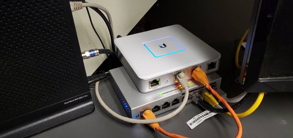 Techgeek564's tweet image. Spent the weekend upgrading my parents wifi system to a Ubiquiti PoE system. Almost finished with it. #Geek #ComputerNerd #Networking #Wifi @ubnt