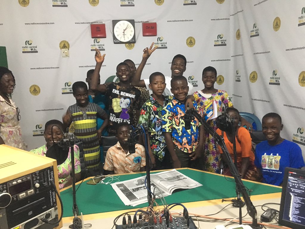 myKorsah's tweet photo. I had the privilege to spend time with about 500 young people at the Obra Seminar in Elmina to mark today #NationalVolunteerDay. Then to #YoutAction on #RadioCentral. As young people we must learn to volunteer more to help build the future we want. #LeaveNoOneBehind #CMGhana https://t.co/6NhINwzrEC