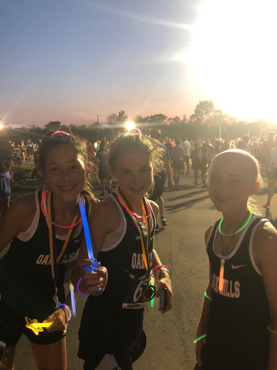 These middle school girls led by Coach Anderson crushed the Centerville under the lights race today.  Varsity up in the next hour.  ⁦<a href="/BridgetownMS/">Bridgetown Middle School</a>⁩ ⁦<a href="/OHLSD/">Oak Hills Schools</a>⁩ ⁦<a href="/gmcsports/">GMC Sports</a>⁩