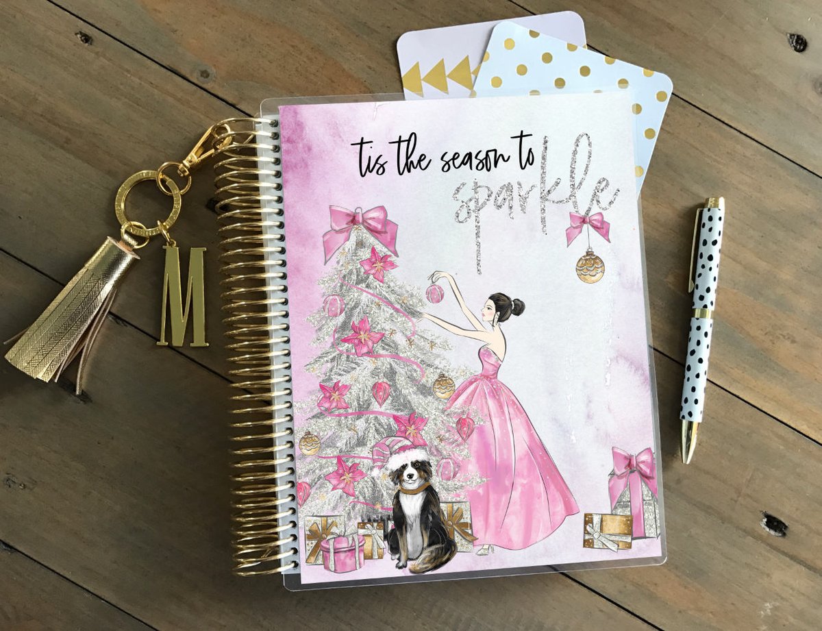 ECStylishCovers's tweet photo. Thanks for the kind words! ★★★★★ "So cute and fun! Love the design. The colors make a nice change from the standard green &amp; red." Renita https://t.co/tYDr5Dekk7 #etsy #papergoods #calendar #pink #christmas #silver #erincondrencover #plannercover #planneraccessories #pl https://t.co/oTkEoTj1Uu