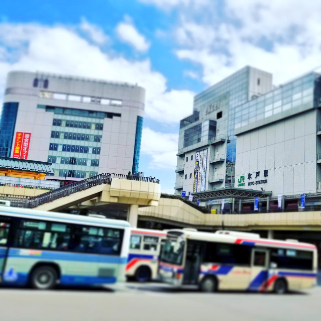 鈴木 高志 水戸駅北口 意外と 失礼な 都会な駅前に びっくりする 常磐線特急に乗って 遠征しに来ました