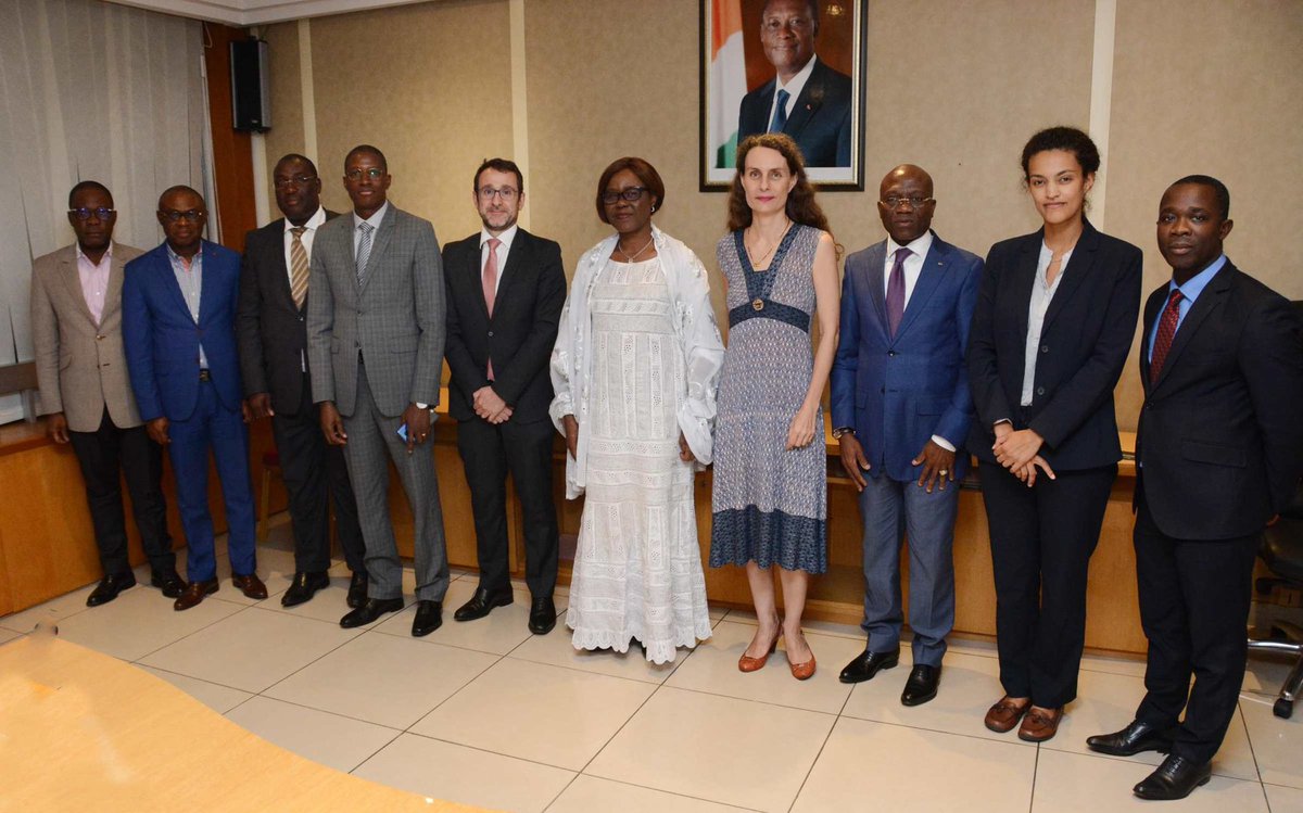 La Ministre <a href="/niale_kaba/">Niale KABA</a> a reçu la Mission du <a href="/FMInoticias/">FMI</a> présente à Abidjan dans le cadre de la revue Programme économique et financier, soutenu par une facilité Élargie de Crédit couplée avec un mécanisme Élargi de Crédit, sur la période 2016-2019.