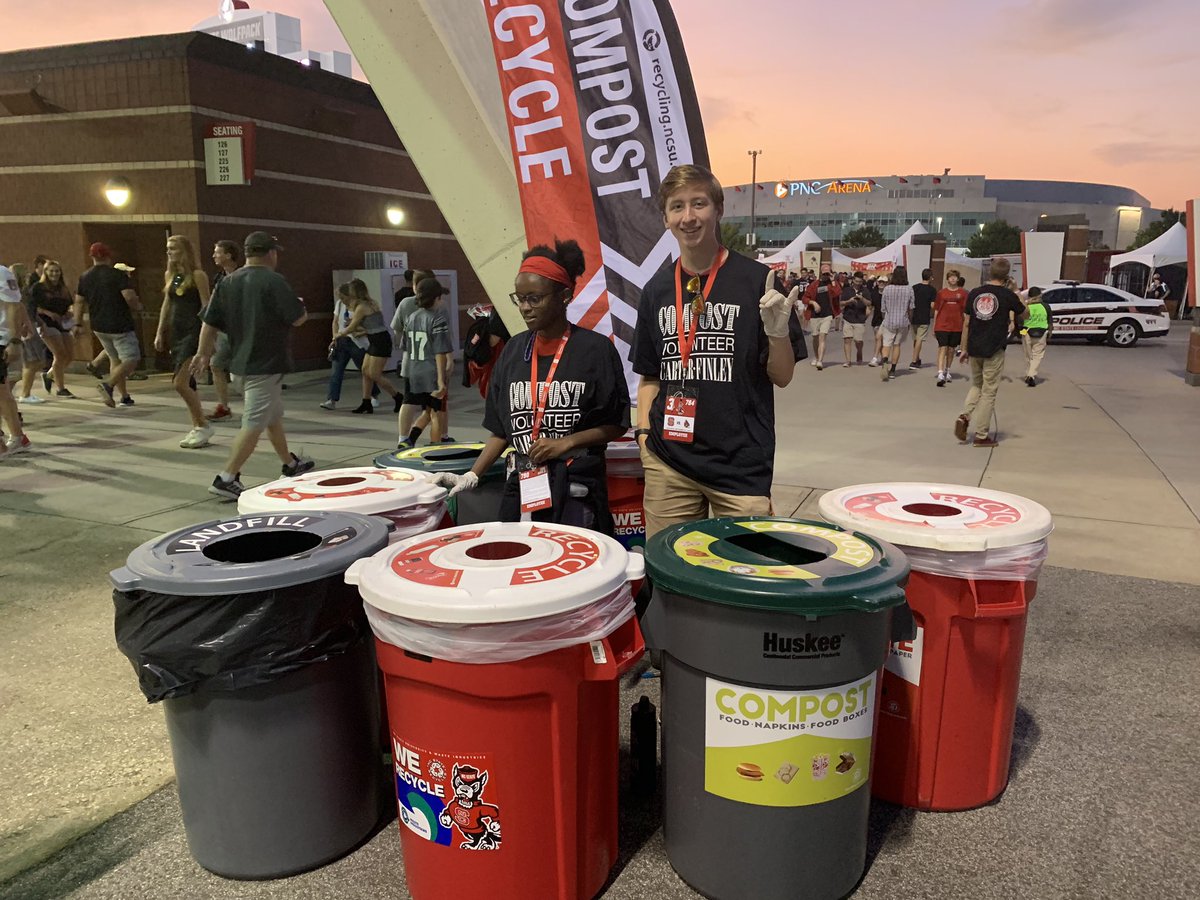 PackConcessions's tweet photo. Shout out to our sustainability volunteers! Be sure to recycle and compost.  @PackFootball  @NCStateSustain https://t.co/014u8bf3Qp