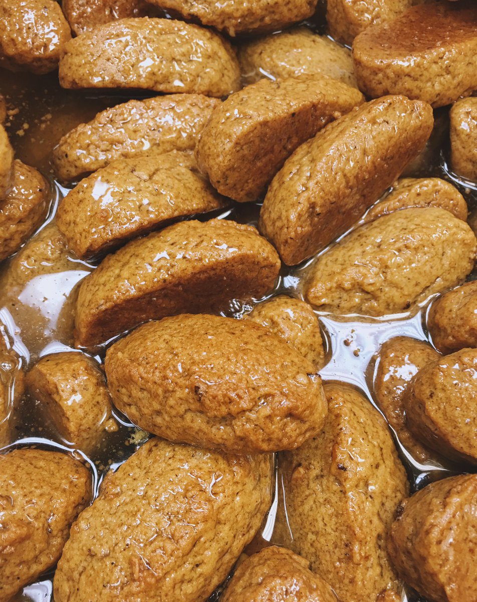SeranoBakery's tweet photo. Just soaking up some sweetness!!!😊 #melomakarona #Greek #cookies #cinnamon #spice #walnuts #fragrant #honey #syrup #itsagreekthing #torontobakery https://t.co/7Y6zJyHFbq