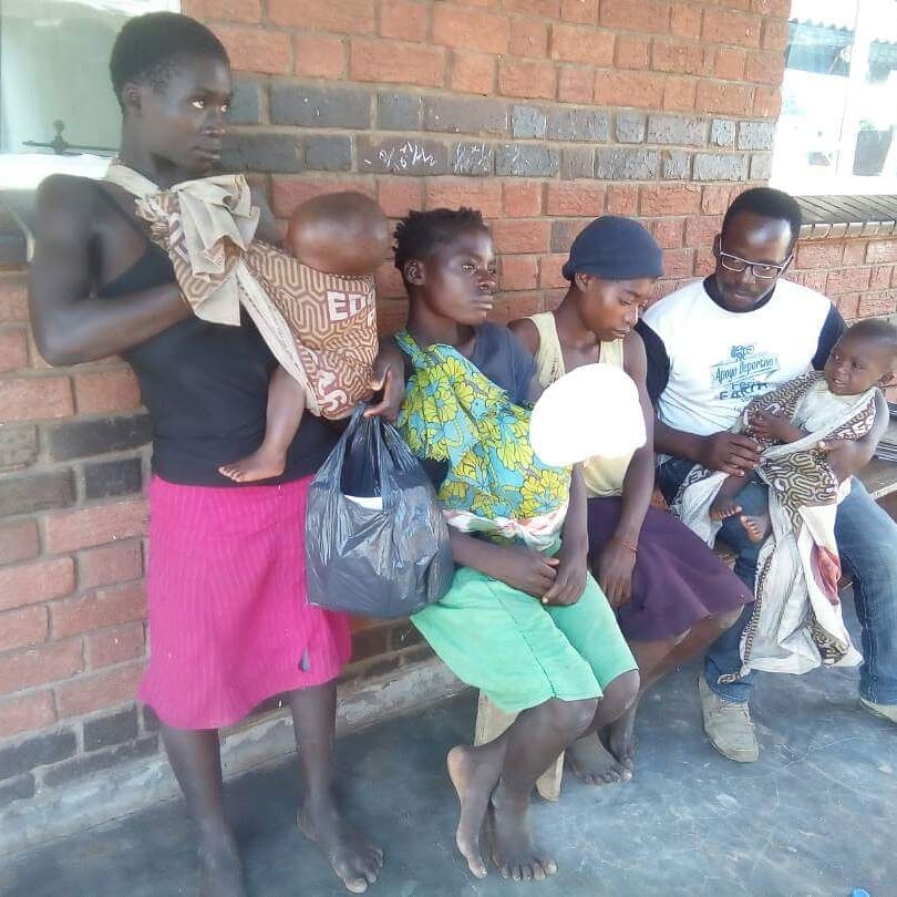 ForgetShareka's tweet photo. Throwback in Kanyemba &amp; Angwa @LifeLihfa. It is those little things we do in life that make the world a better place.#Change https://t.co/PgPiWF94lh