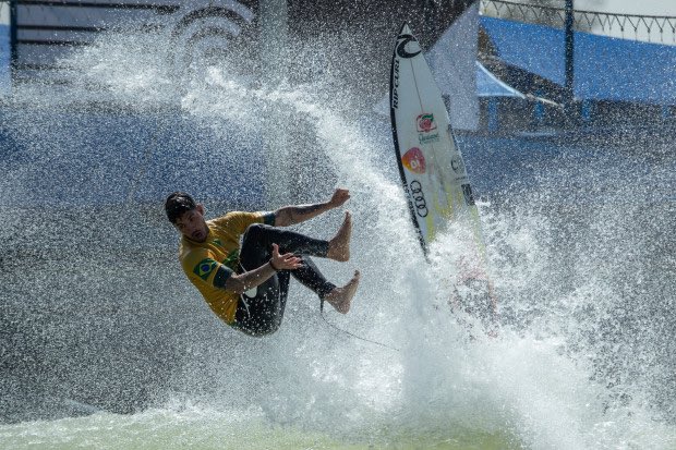 cochise02's tweet image. Gabriel Medina vence na California #WSL #FreshwaterPro Ranch