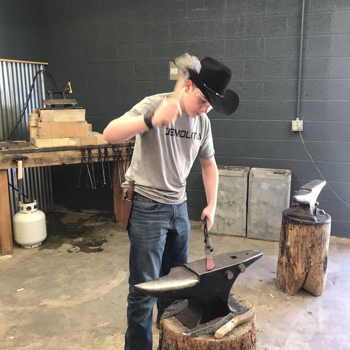 joshuameyerart's tweet photo. Had a blast today helping this amazing kid forge his first knife. He used a railroad spike and made it look a bit like an Ancient Greek sword then wrapped some camo paracord on it for the handle. Looks really cool!
.
.
.
#blacksmithingclasses #joshuameyerart #forging #forgedknife https://t.co/HgyzZbbGhC