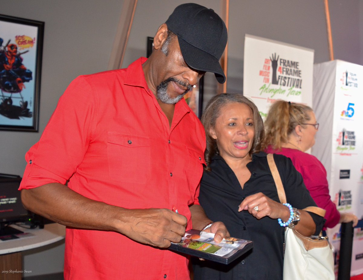 Frame4FrameFilm's tweet image. Lawrence-Hilton Jacobs wowed the crowd at our Friday night Red Carpet screening of Cooley High!
#nbcdfw #f4ffest2019 #arlingtontx