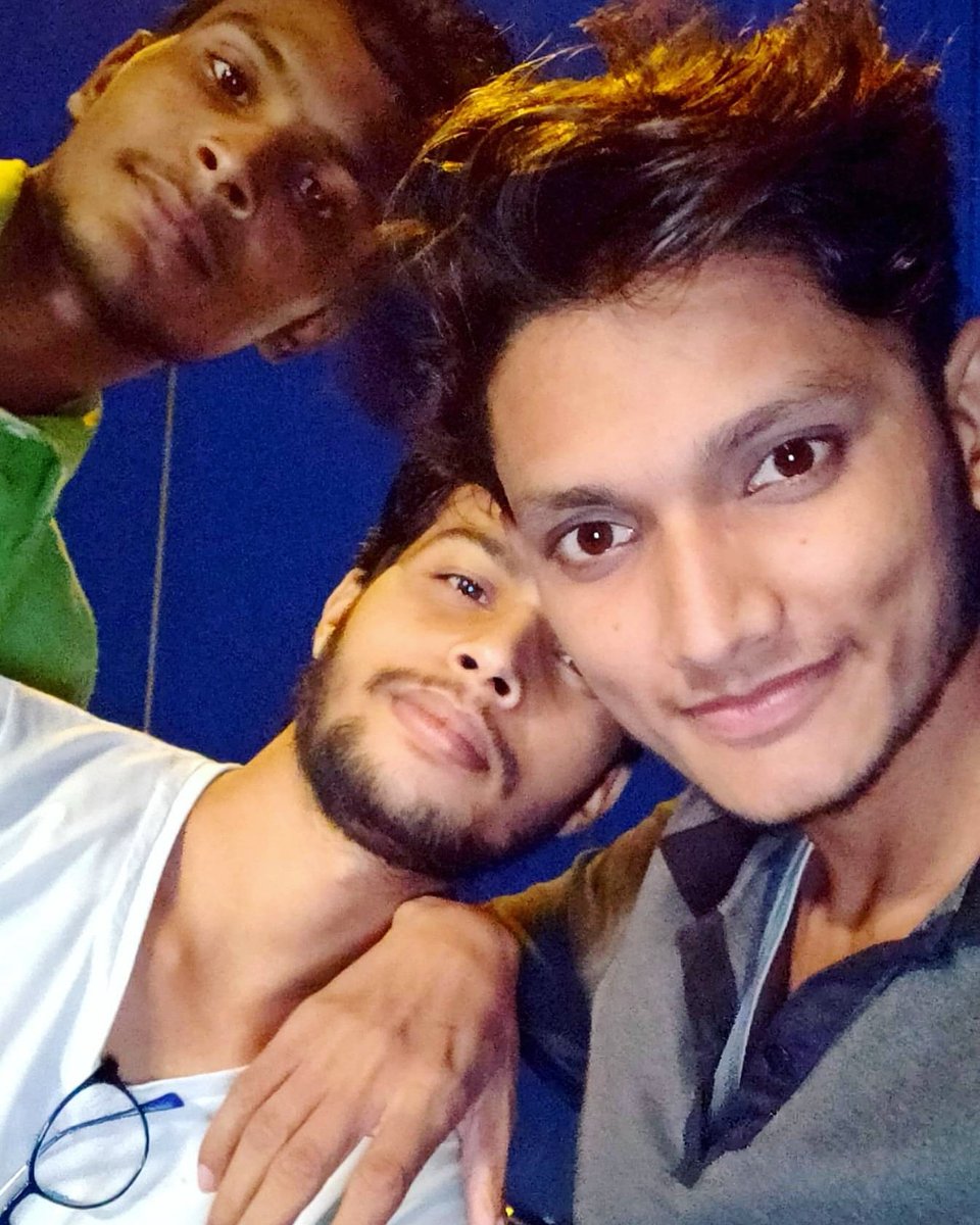 vpy143's tweet image. ये हवा क्यों इतनी बौराई है, लगता है उन्हें छूकर आई है..
- #vpy