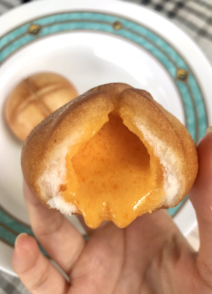 fillourbellies's tweet image. ซาลาเปาลาวาทอด โคตรอร่อยยยยย 🤩 ตัวแป้งกรอบๆเข้ากับลาวามาก ลองทำตามในทวิตคือที่สุดเลยเว้ยแกร ลองไปทำกันดู #รีวิวเซเว่น #อร่อยไปแดก #อร่อยบอกต่อ @aroii