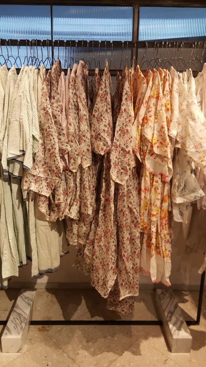FromLBB's tweet photo. THANK YOU #HYDERABAD for turning upppp 🙌 and shopping 💸from India's coolest #localbrands & designers at #ArtisansBazaar
We beat our record! Y'all are AWESOME 😍
#LBBHyderabad #Ogaan #ShopLocal https://t.co/4rU3kJVBLN