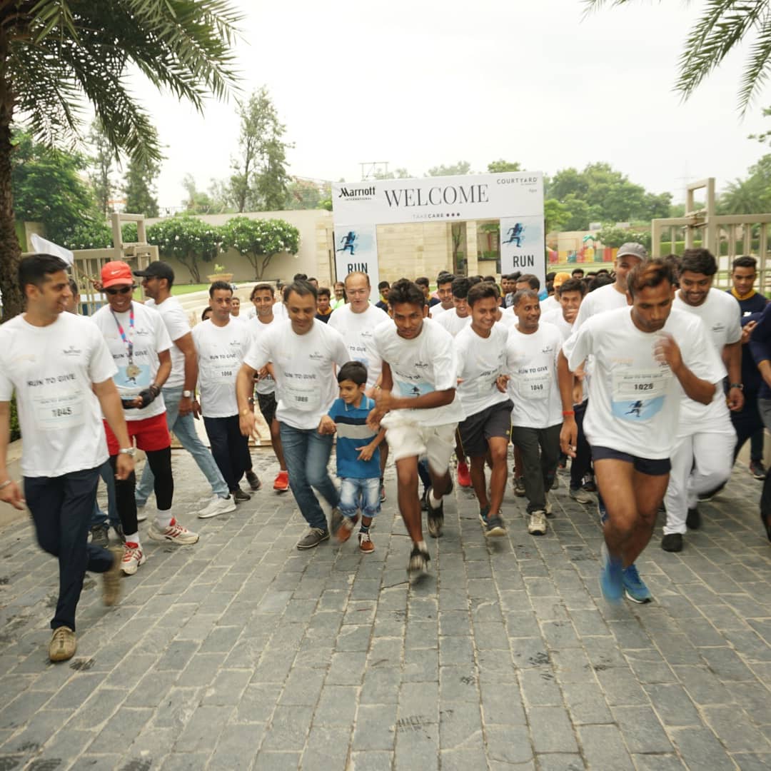 marriottagra's tweet photo. Courtyard by Marriott Agra organized it's annual charity marathon ‘Run to Give’ in Agra today morning.
#RunToGive #RunToGive2019 #MarriottInternational #SpiritToserve #Gobehappy #takecare #MI #CourtyardbyMarriottAgra #MarriottRunToGive #Marathon #5kms #SundayMornings #TajMahal https://t.co/7hsvdWVzUS