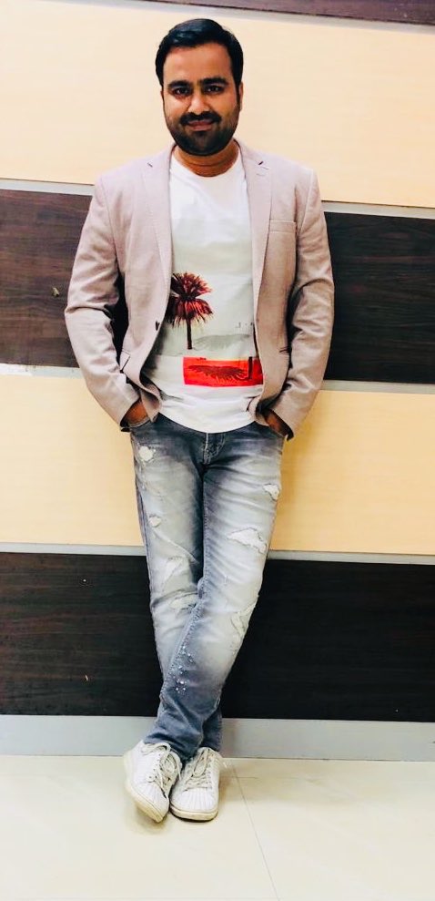 VocalVaseem's tweet photo. “Remember today is the tomorrow you worried about yesterday”.

#VocalVaseem #VaseemAhmed #Singer #Performer #Gratitude 🙏 https://t.co/i4qK6oSplO