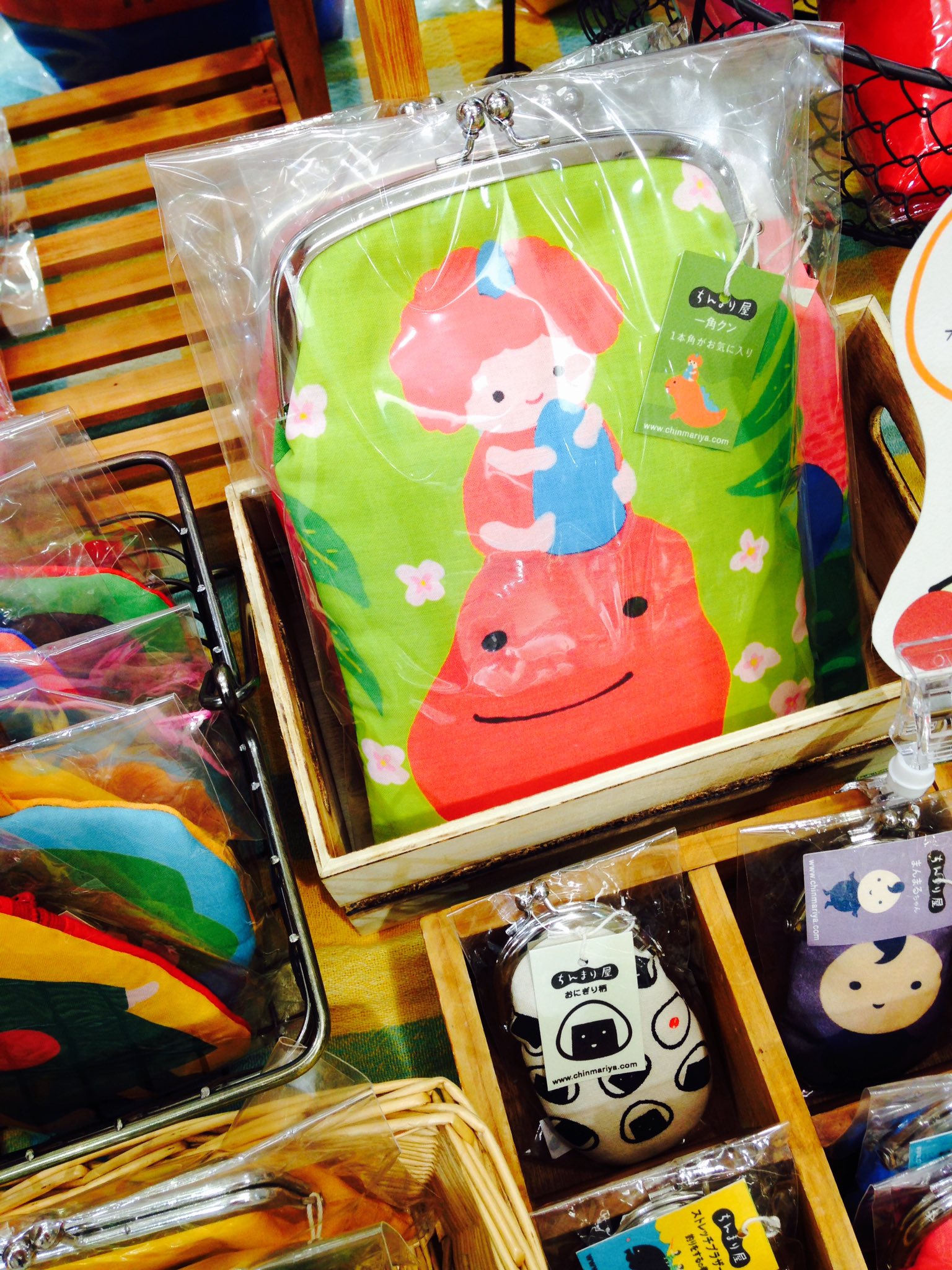 ちんまり屋 今回のちんまり展には 一角クンの手描きバージョンのイラストを使った 大きめのがまポーチを持ってきたよ よかったら見ていってくださいね ちんまり展は神保町いちのいち 多摩センター店で 開催中ですよ ちんまり屋 今回のちんまり展には 一角クンの手描きバージョンのイラストを使った 大きめのがまポーチを持ってきたよ よかったら見ていってくださいね ちんまり展は神保町いちのいち 多摩センター店で 開催中ですよ