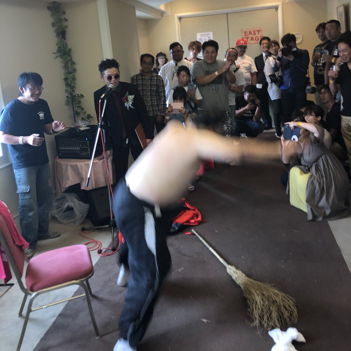 LIVEKING4's tweet photo. センターステージ 2番手 片山パフォーマンス！！！ https://t.co/PxRd9JiF88