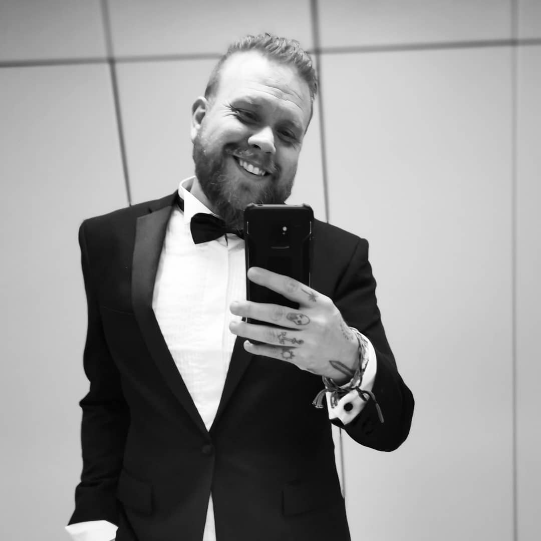 SquidoodleArt's tweet image. Felt swish.
#dinnerjacket