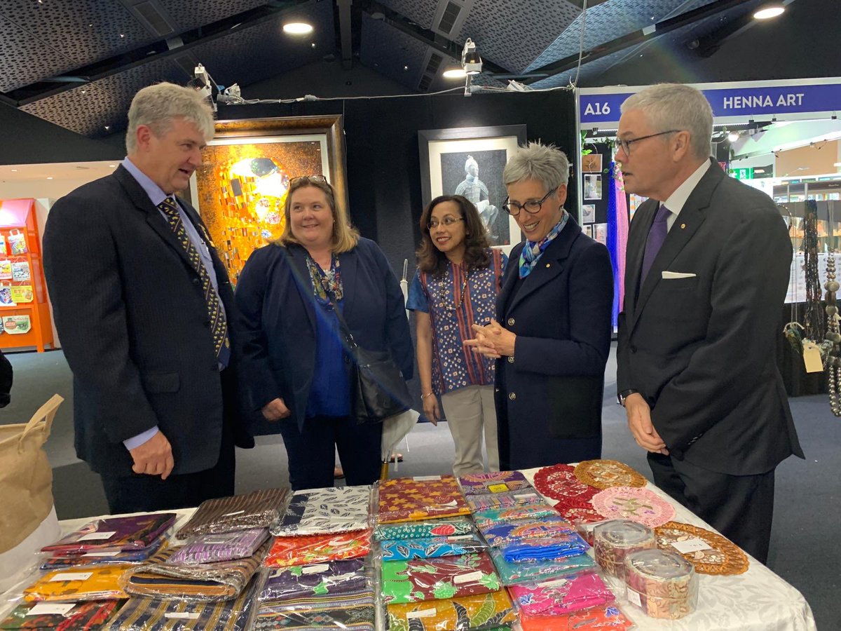 IndonesiaInMelb's tweet photo. Indonesian Pavilion At The Royal Melbourne Show
21 September – 1 October 2019
.
@Kemlu_RI @Astimpas_Kemlu @diplik_kemlu
#whatsonmelb #theroyalmelbourneshow #royalmelbourneshow #rasv #craftexpo #creativeeconomyforum2019 #dwpkjrimelbourne #diplomasiekonomi #inidiplomasi https://t.co/Cy9qPamGKb