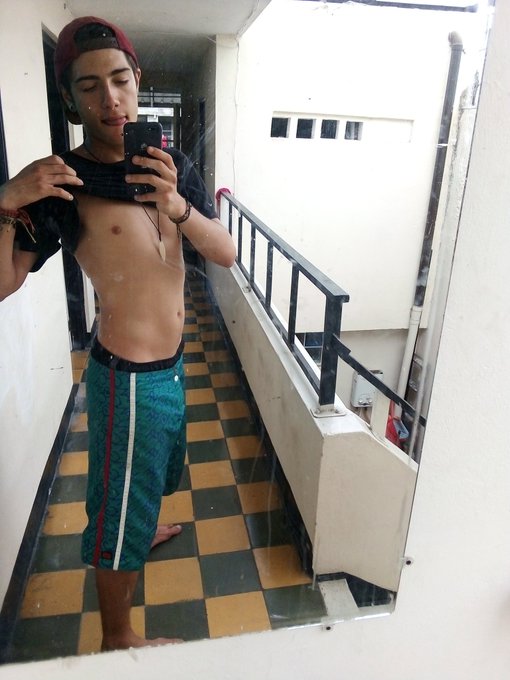 Vou gordo mas vou pro caribe https://t.co/iFMysAxo0a<a href="/tag/shampochallenge"class="tags"><span>#shampochallenge</span></a>