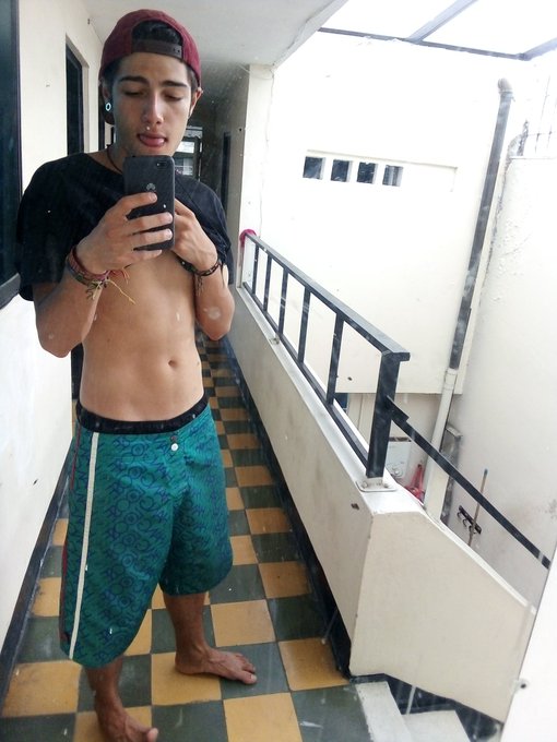 Vou gordo mas vou pro caribe https://t.co/iFMysAxo0a<a href="/tag/shampochallenge"class="tags"><span>#shampochallenge</span></a>