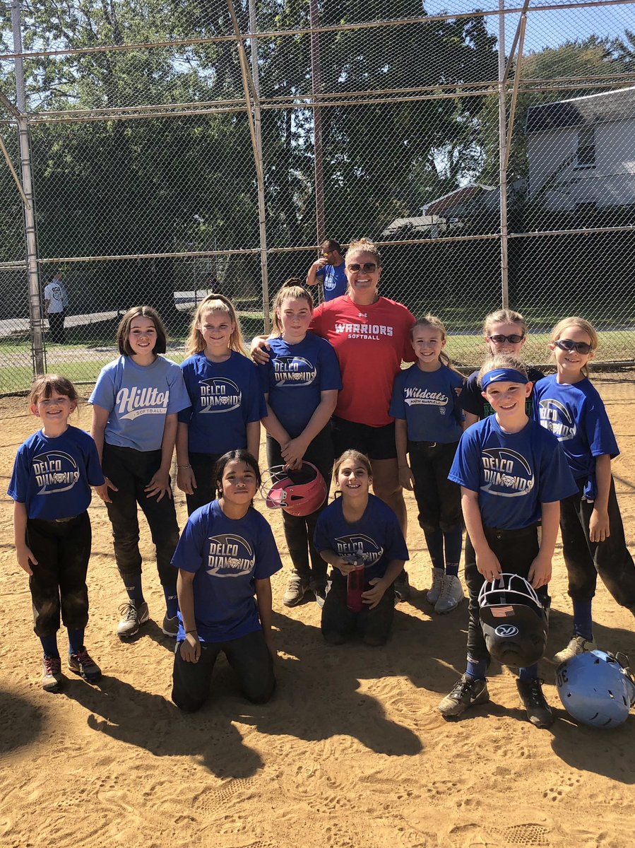 ESUSoftball's tweet photo. What do you do on a day off from Warriors... go crush more catchers and train softball players hard...ESU in the house!!! #TrainEmHard #SunshineAndSoftball #ESUInTheHouse https://t.co/QqJvkkvoCZ