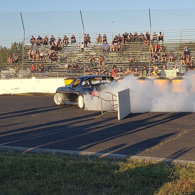 clubloose's tweet photo. Impromptu #GameOfTable to finish off #FallMoves. Killer day and ready to whip these B group dudes into shape tomorrow. #ClubLoose #GoDrifting #GreatestPlaceOnEarth #listentoclubloose #suckingasandhaulinass #letsparty #letsshred #theinfamousclubloose - https://t.co/F6eYygSRut https://t.co/SGnhJYoTo8