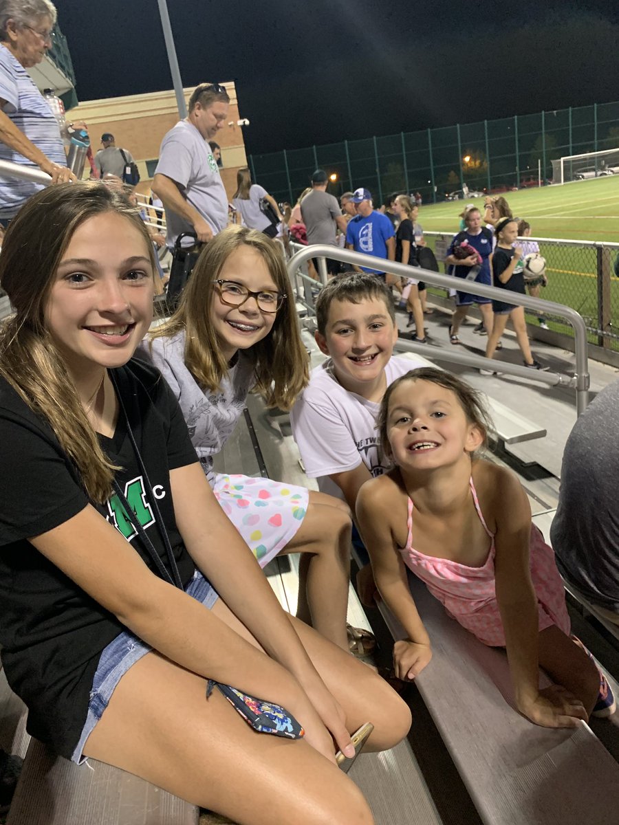 KristiMStephens's tweet photo. Great evening of soccer. Love watching @Mason_W_Soccer and Top Soccer players give it their all 💚⚽️ Good fight girls!  #sistersnightout #cousinlove @MrsLCham https://t.co/kQGeOHmgZh